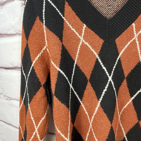 A New Day Oversized Sweater SZ M Argyle Pattern Rust White Black V Neck Soft - Picture 3 of 9